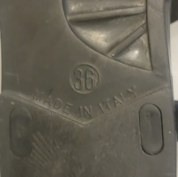 Burberry Womens Size US 36  Thong T Strap Flat Jelly Sandals Black Nova Check - Picture 11 of 13